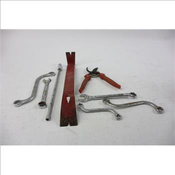 Milwaukee Tool Bag With Misc Tools, 5+ Pieces