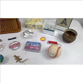 Misc Containers, Misc Towels/blankets, Misc Knick Knacks