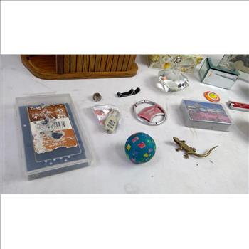 Misc Containers, Misc Towels/blankets, Misc Knick Knacks