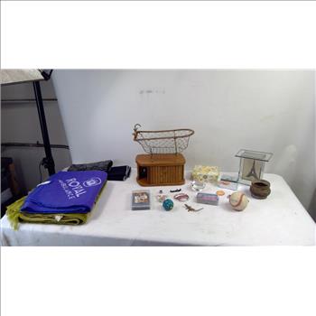 Misc Containers, Misc Towels/blankets, Misc Knick Knacks