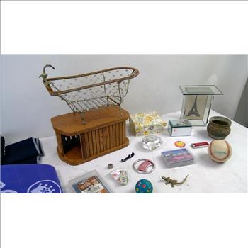 Misc Containers, Misc Towels/blankets, Misc Knick Knacks
