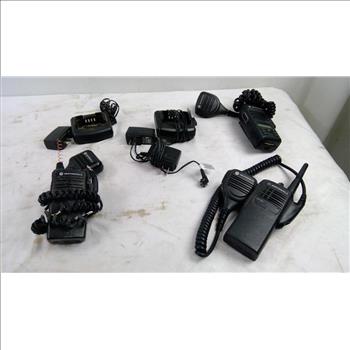 Motorola Radios And Charging Base Bulk Lot - 6 Pieces