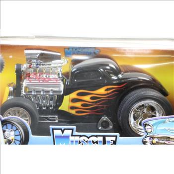 Muscle Machines '33 Ford Coupe Collectible Toys