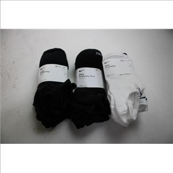 Nike Sportswear Club Medium T-Shirt, Low And No-Show Dri-Fit Socks, 4 Pieces