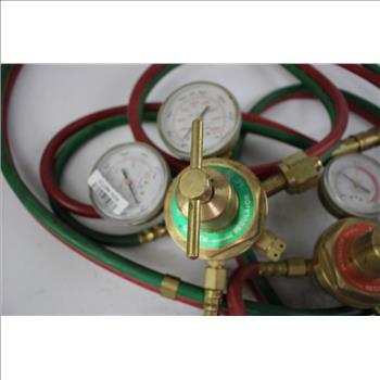Oxygen Regulator With Gage, 2 Pieces