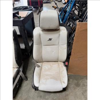 Pallet Of Chrysler 300S Car Seats And Panels