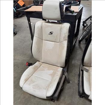 Pallet Of Chrysler 300S Car Seats And Panels