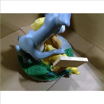 Pallet Of Lady & The Tramp Statue