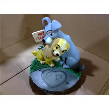 Pallet Of Lady & The Tramp Statue