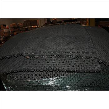 Pallet Plastic Grid Vented Snap Together Flooring. 10