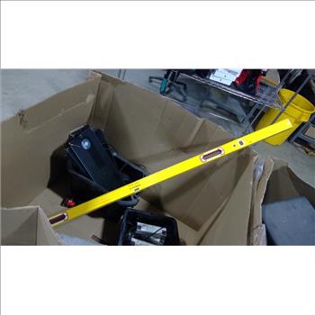 Pallet With Light Panles And More, 5+ Pieces