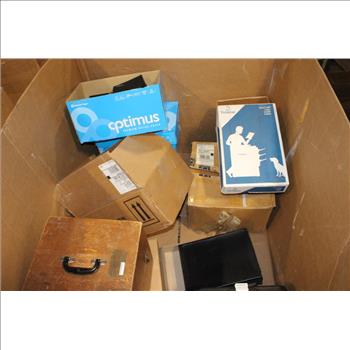 Pallet With Polaroid Cameras, Vintage Camera Equipment & More, 20+ Pieces