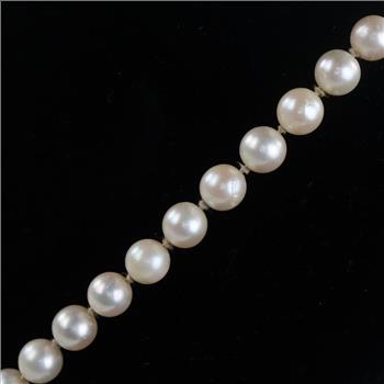 Pearl Necklace With 18kt Gold And Diamond Clasp
