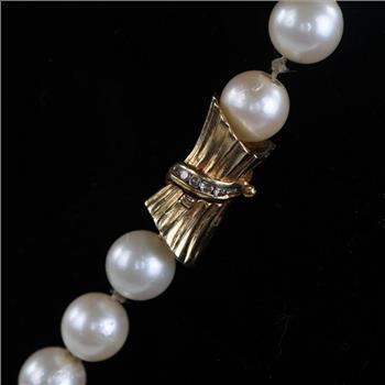Pearl Necklace With 18kt Gold And Diamond Clasp