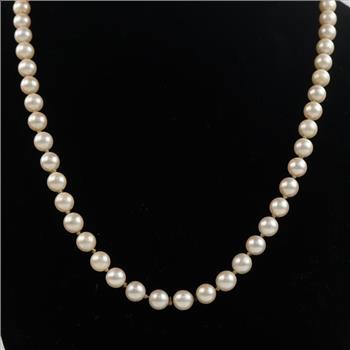 Pearl Necklace With 18kt Gold And Diamond Clasp