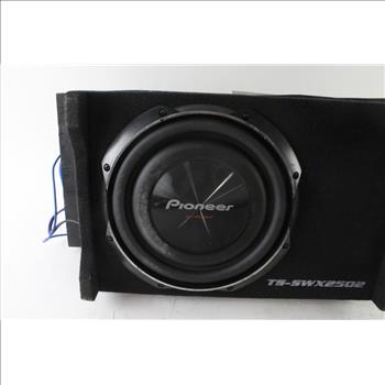 Pioneer Car Subwoofer With Crunch And Boss Amplifiers