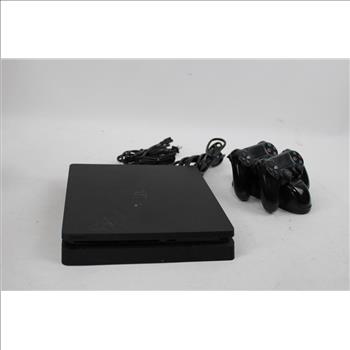 Play Station 4, 2 Controllers