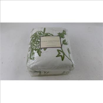 Potterybarn Floral Embroidered Duvet Cover Size Full / Queen