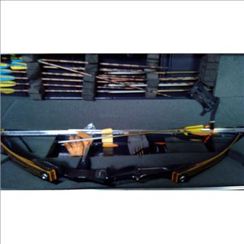 PSE Graphite Elite Compund Bow With Green Case & Arrows