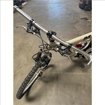 Raleigh 26 Inch M 7000i Mountain Bike
