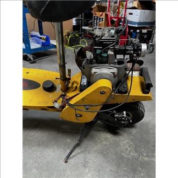 Raser Gas Powered Sit Down Scooter - NEEDS REPAIRS