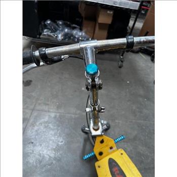 Raser Gas Powered Sit Down Scooter - NEEDS REPAIRS