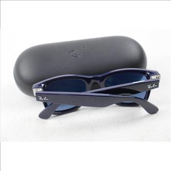 Ray-Ban Stories Wayfarer L Sunglasses With Charging Case