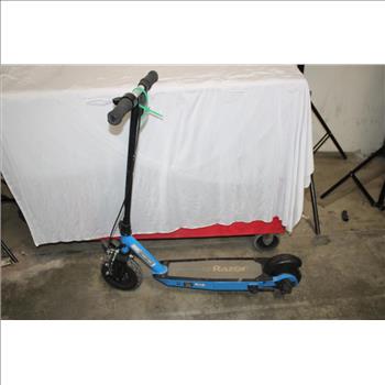 Razor Black Label E100 Electric Scooter