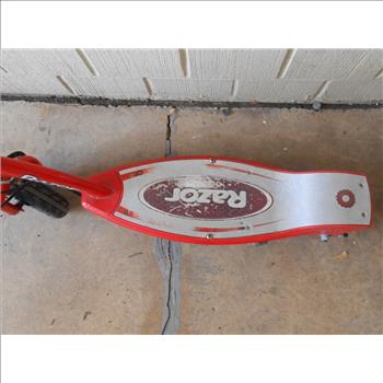 Razor E150 24-Volt Electric Scooter (Woodridge, IL 60517)