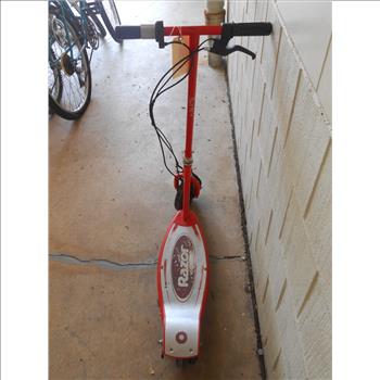 Razor E150 24-Volt Electric Scooter (Woodridge, IL 60517)