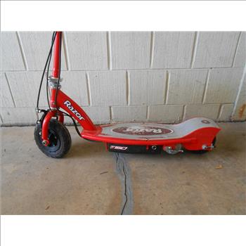 Razor E150 24-Volt Electric Scooter (Woodridge, IL 60517)