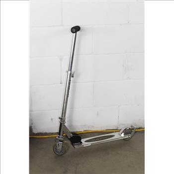 Razor Scooter With Wheelie Bar