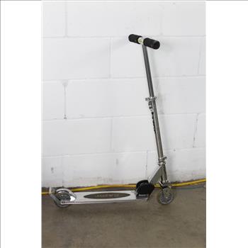 Razor Scooter With Wheelie Bar