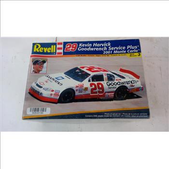 Revell Kevin Harvick Goodwrench Service Plus 2001 Monte Carlo Model Car