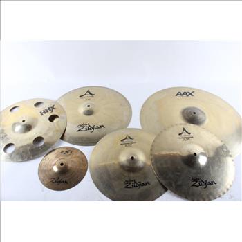 Road Runner Symbol Bag with symbols, 5 Plus Items