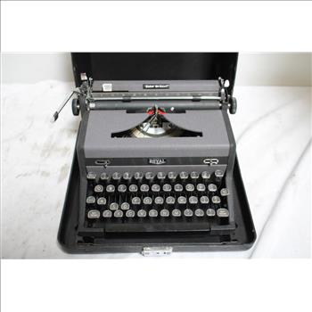 Royal Quiet De Luxe Type Writer