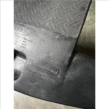 Rubbermaid Rolling Tool Storage