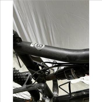 Santa Cruz Blur LT Full Suspension Mountain Bike