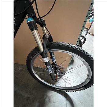 Santa Cruz Blur XC Full Suspension Mountain Bike