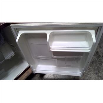 Sanyo Mini Fridge, Woodgrain Brown