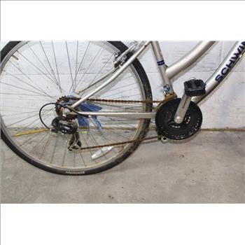 Schwinn Clear Creek Hybrid Bike