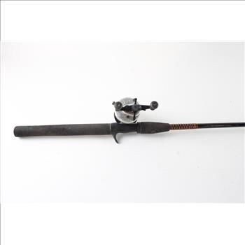 Shakespeare Ugly Stick Fishing Pole With Reel