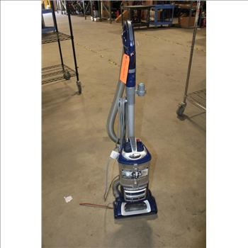 Shark Lift-Away Deluxe Vacuum