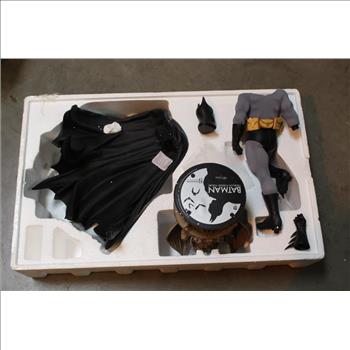 Sideshow Collectibles Batman Assemble Detachable Figurine / Statue