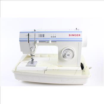 Singer 57815C Sewing Machine With Case