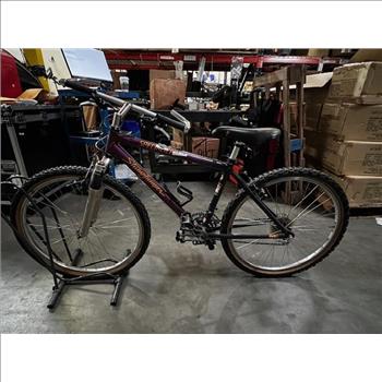 Specialized 26 Inch StumpJumper Mountain Bike