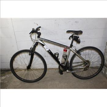 Specialized Crosstrail Hybrid Bike