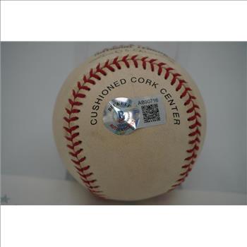 Stan Musial Autographed Baseball - AUTHENTICATED BY BECKETT