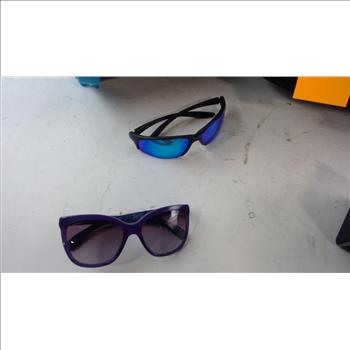 Swiss Gear Backpack With Items, 7 Pieces