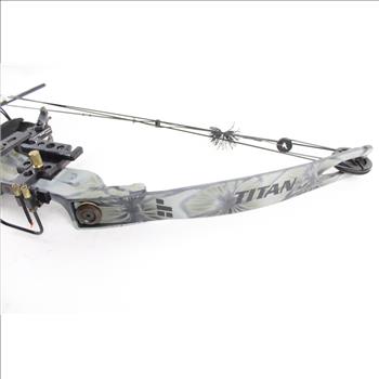Titan Compound Bow With Case And Arrows